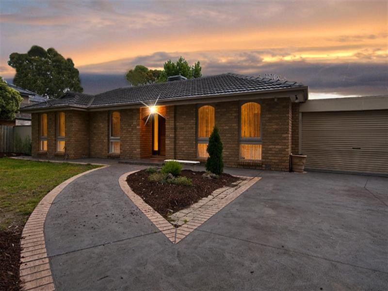 10 Renwick Road, Ferntree Gully VIC 3156