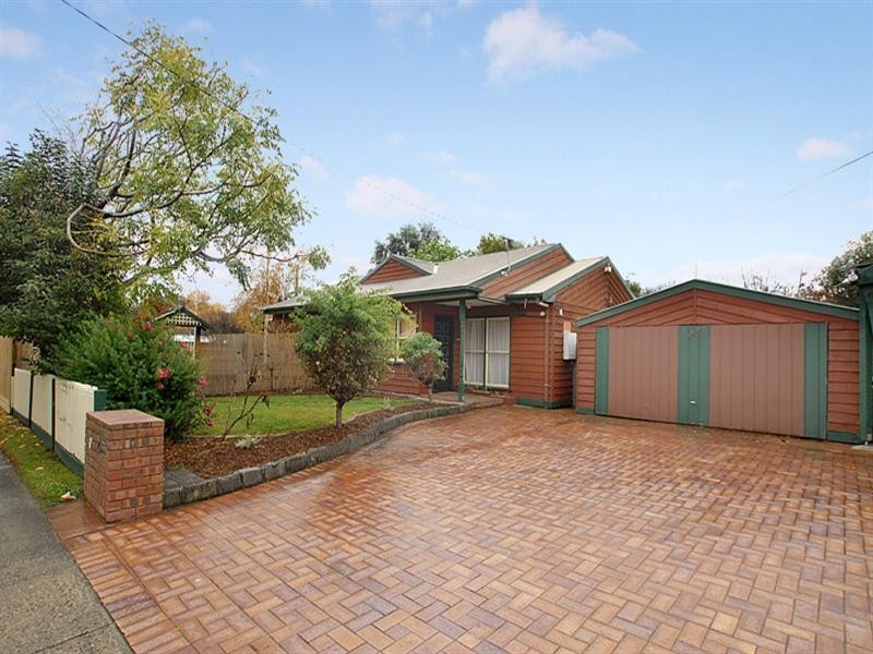 2 Acacia Road, Upper Ferntree Gully VIC 3156