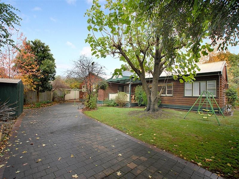 2 Acacia Road, Upper Ferntree Gully VIC 3156