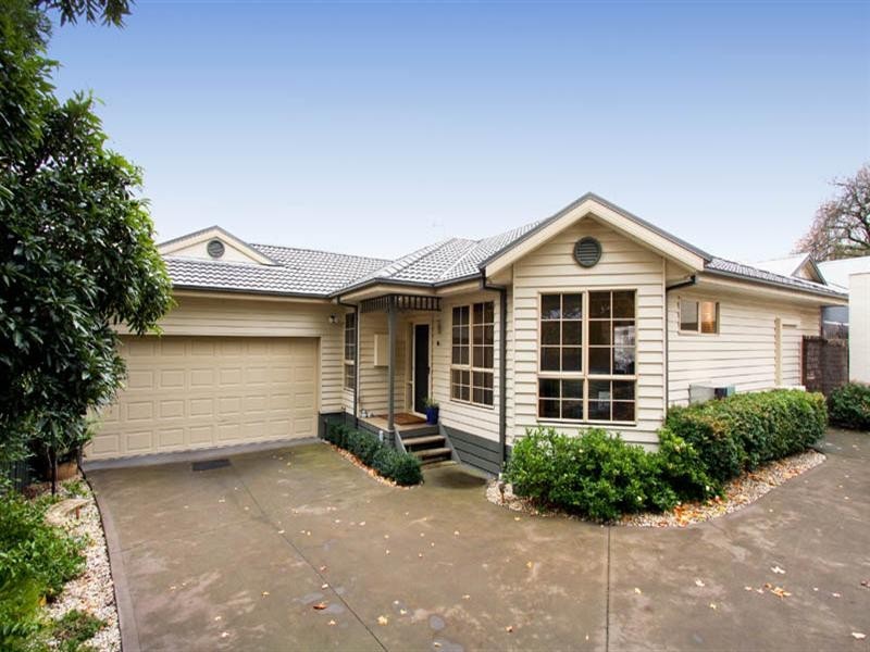 2/5 Selman Avenue, Ferntree Gully VIC 3156