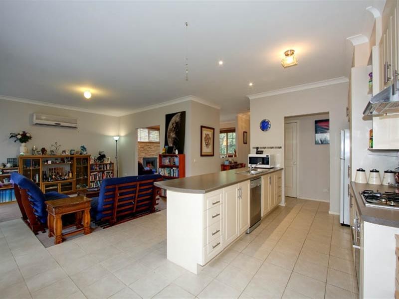 2/5 Selman Avenue, Ferntree Gully VIC 3156