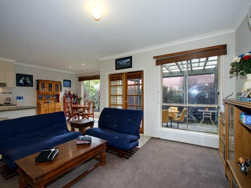 2/5 Selman Avenue, Ferntree Gully VIC 3156