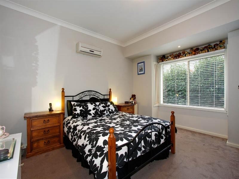 2/5 Selman Avenue, Ferntree Gully VIC 3156