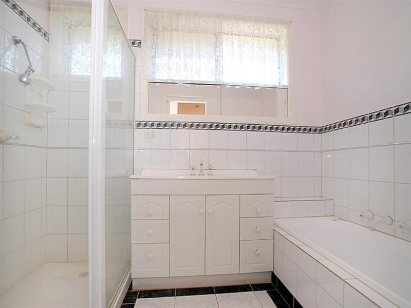 23 Commercial Road, Ferntree Gully VIC 3156