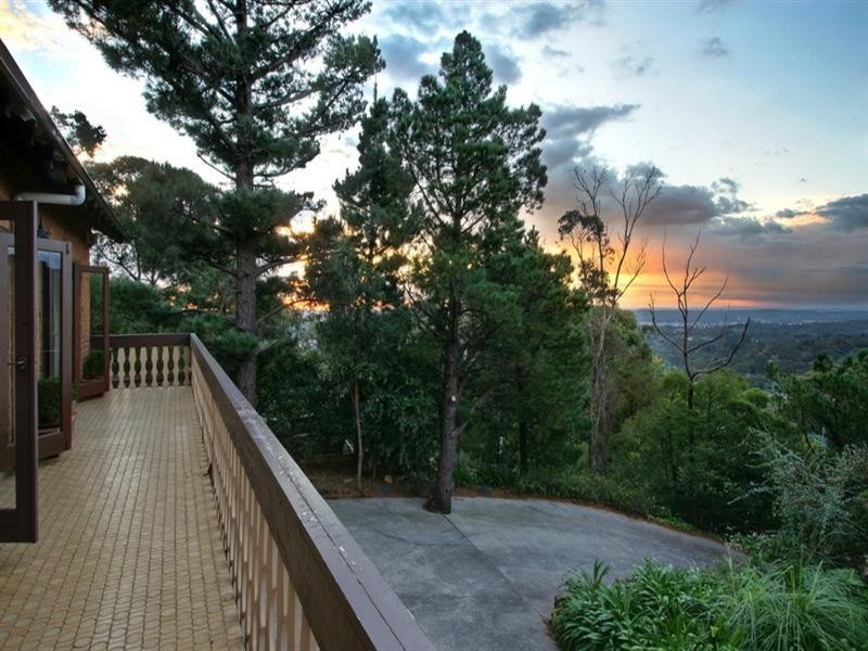 8 Hatherly Grove, Ferntree Gully VIC 3156