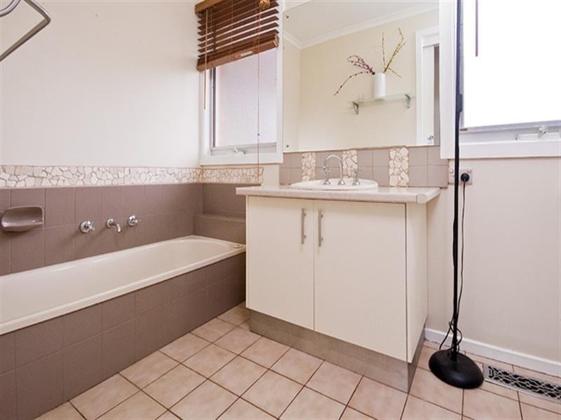 34 Francis Crescent, Ferntree Gully VIC 3156