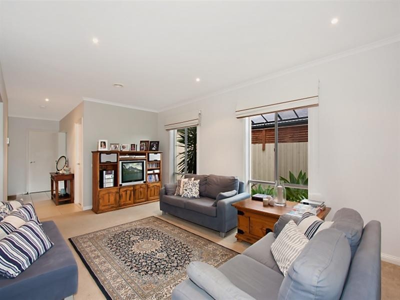 52 Sovereign Manors Crescent, Rowville VIC 3178