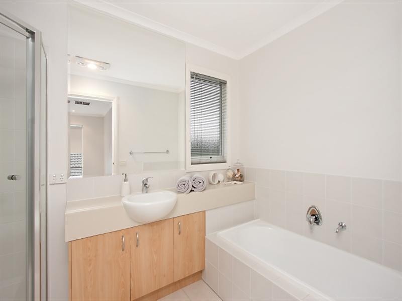 52 Sovereign Manors Crescent, Rowville VIC 3178