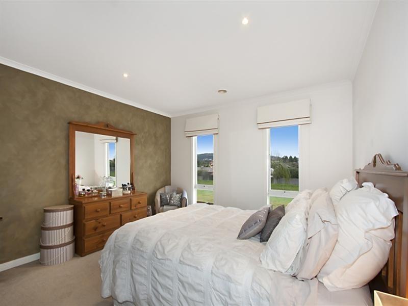 52 Sovereign Manors Crescent, Rowville VIC 3178