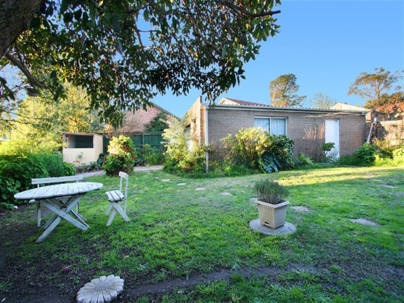 8 Velden Avenue, Ferntree Gully VIC 3156