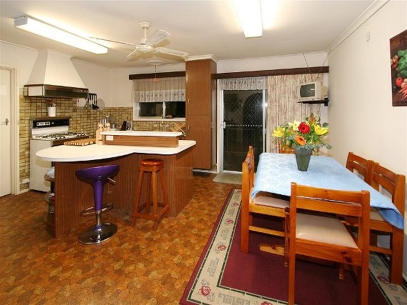 8 Velden Avenue, Ferntree Gully VIC 3156