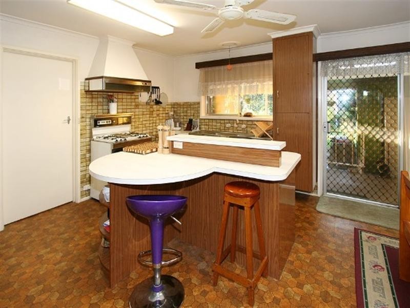 8 Velden Avenue, Ferntree Gully VIC 3156