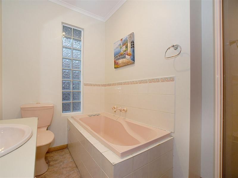 1A Shannon Avenue, Ferntree Gully VIC 3156