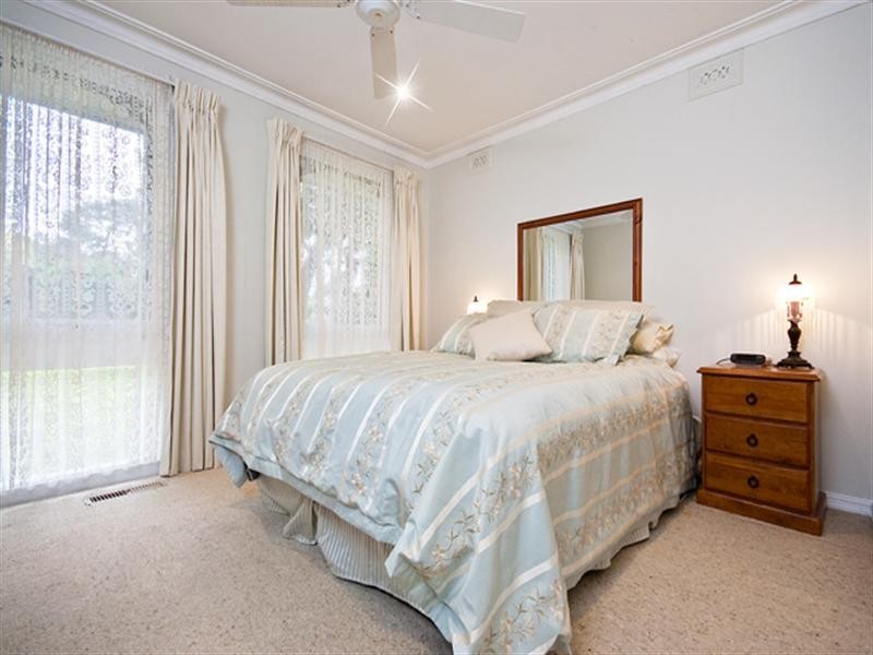 10 Renwick Road, Ferntree Gully VIC 3156