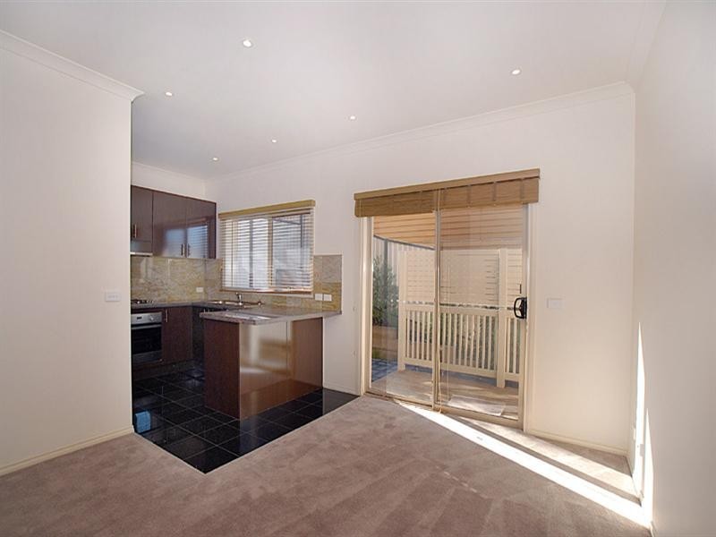 2/14 McNabb Street, Berwick VIC 3806