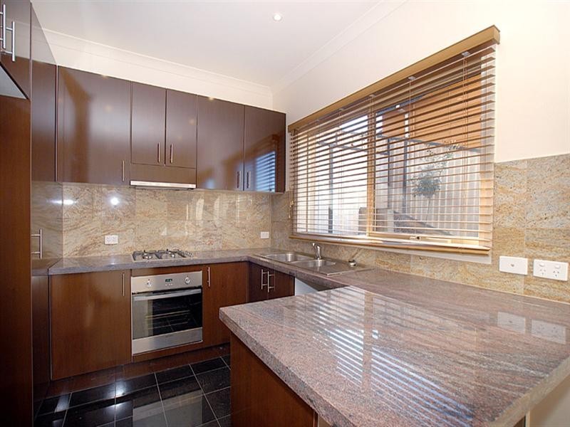 2/14 McNabb Street, Berwick VIC 3806