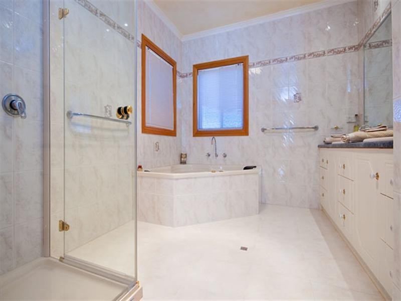 1 The Outlook, Lysterfield South VIC 3156