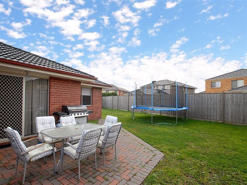 8 Banyalla Place, Rowville VIC 3178