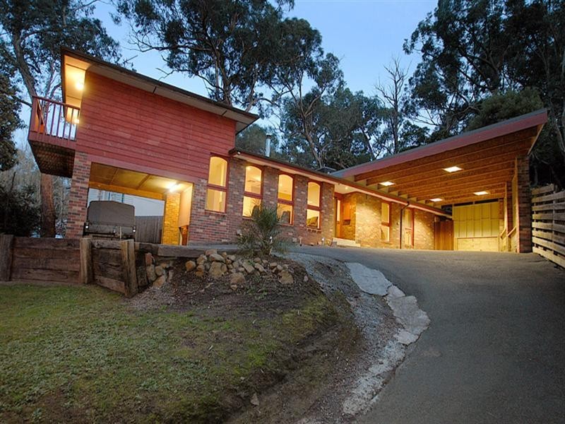 108 Old Belgrave Road, Upwey VIC 3158