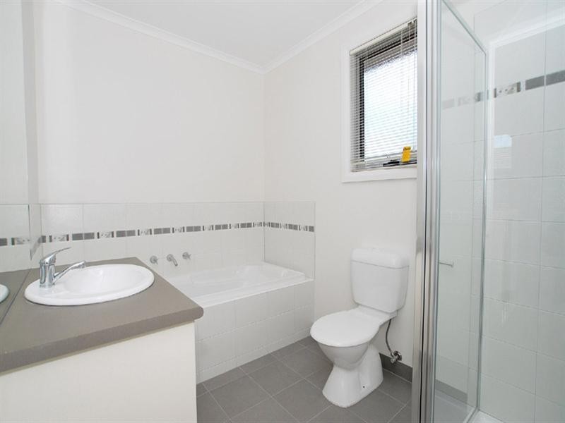 2/1399 High Street Road, Wantirna South VIC 3152