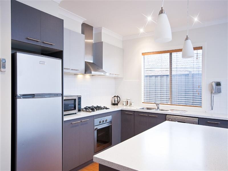 30 Sanctuary Crescent, Rowville VIC 3178