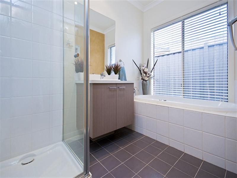 30 Sanctuary Crescent, Rowville VIC 3178