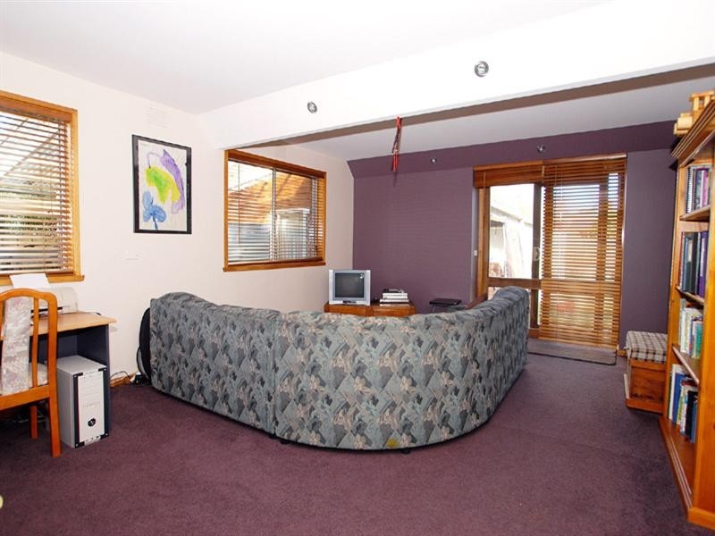 132 Lomond Avenue, Kilsyth VIC 3137