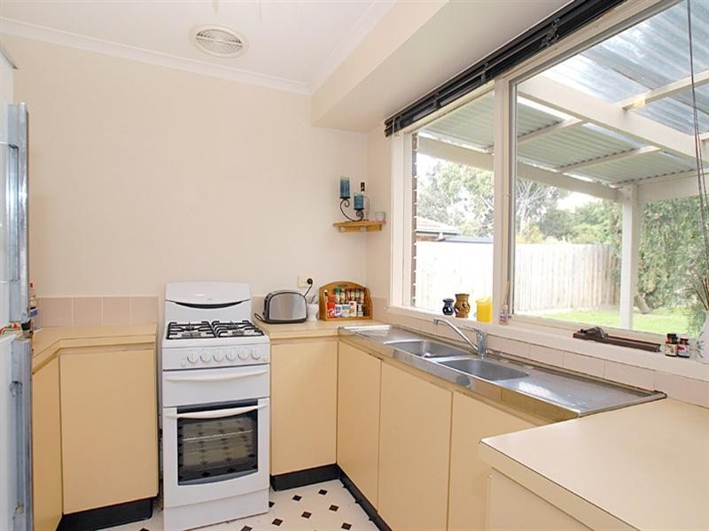 8 Merlin Crescent, Ferntree Gully VIC 3156