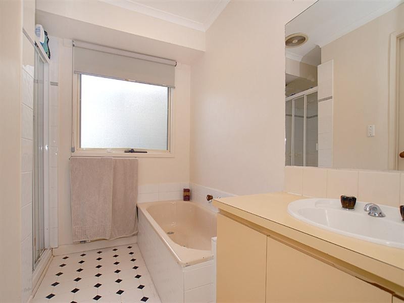 8 Merlin Crescent, Ferntree Gully VIC 3156