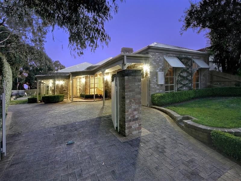 16 Cutler Close, Ferntree Gully VIC 3156
