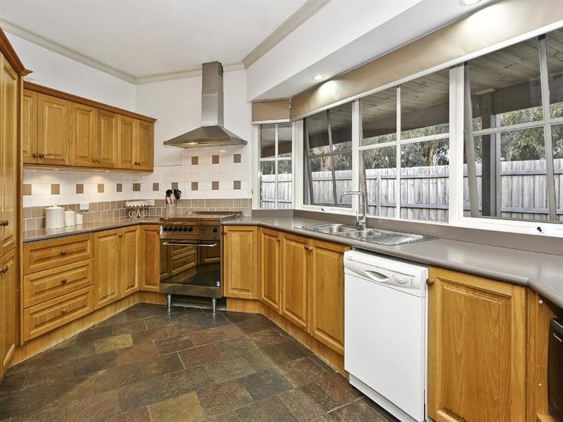 16 Cutler Close, Ferntree Gully VIC 3156