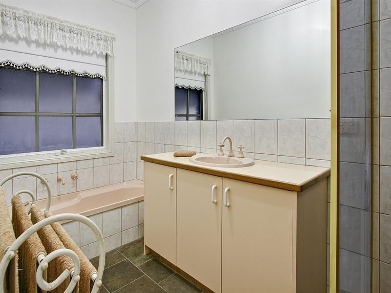 16 Cutler Close, Ferntree Gully VIC 3156