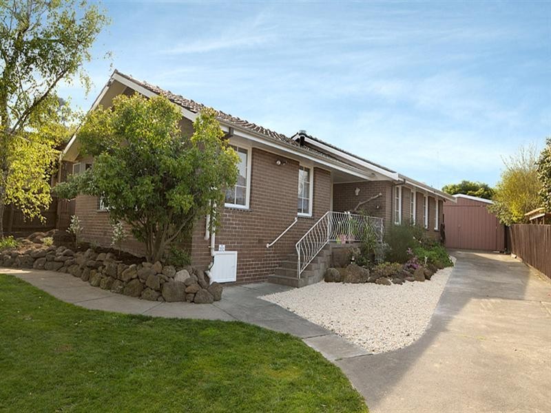 14 Lynn Drive, Ferntree Gully VIC 3156