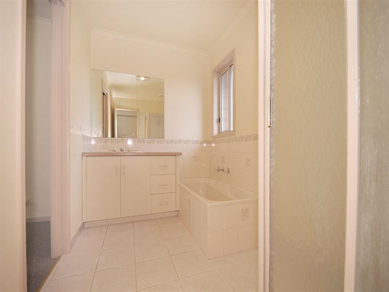 2/2 Bowen Street, Ferntree Gully VIC 3156
