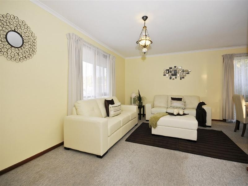 8 Pearl Place, Ferntree Gully VIC 3156