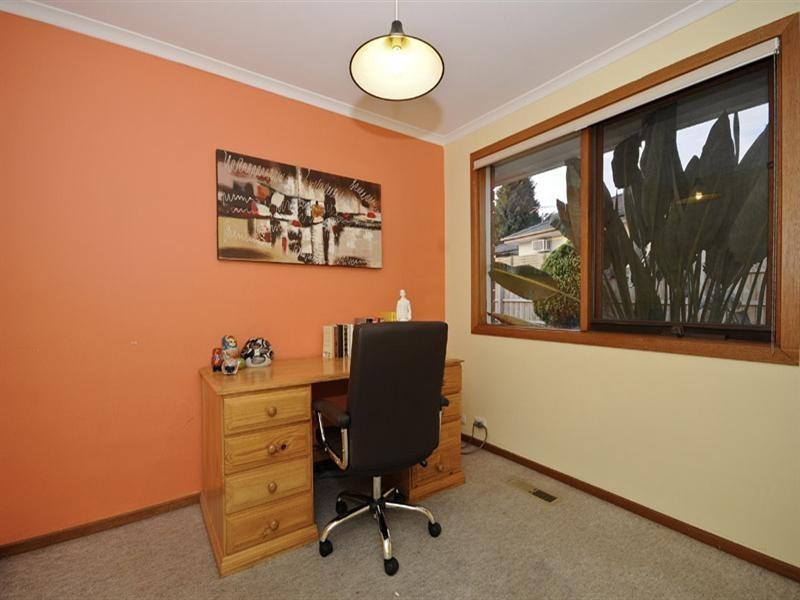 8 Pearl Place, Ferntree Gully VIC 3156