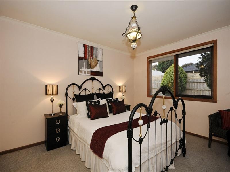 8 Pearl Place, Ferntree Gully VIC 3156