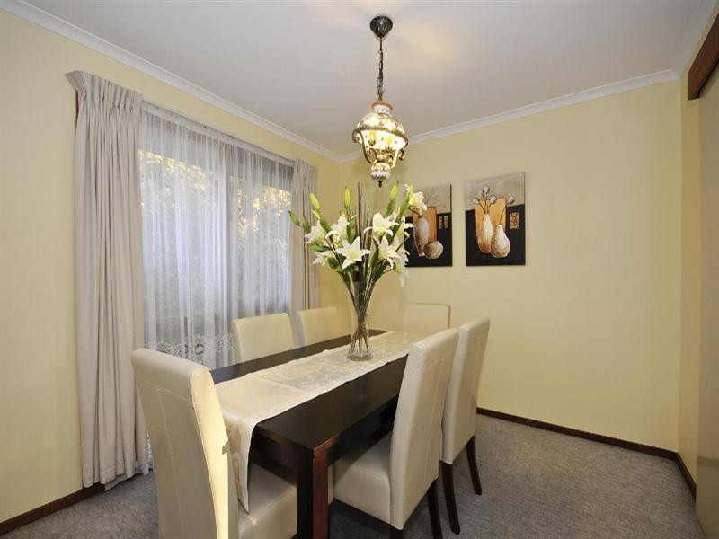 8 Pearl Place, Ferntree Gully VIC 3156