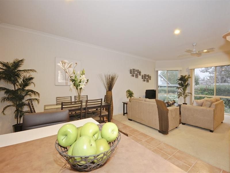 2/24 Narcissus Avenue, Boronia VIC 3155
