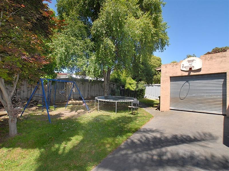 22 Manuka Drive, Ferntree Gully VIC 3156