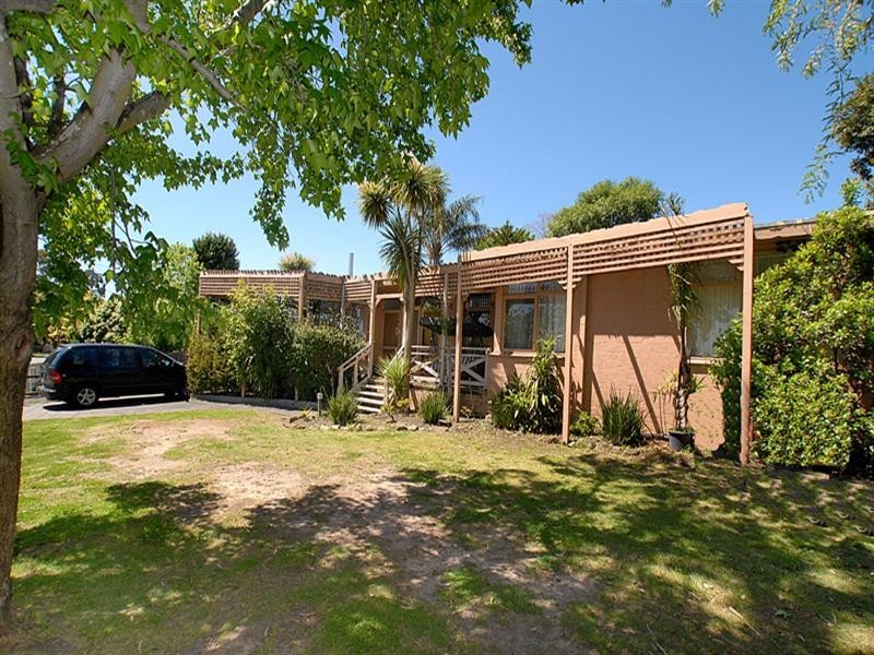 22 Manuka Drive, Ferntree Gully VIC 3156