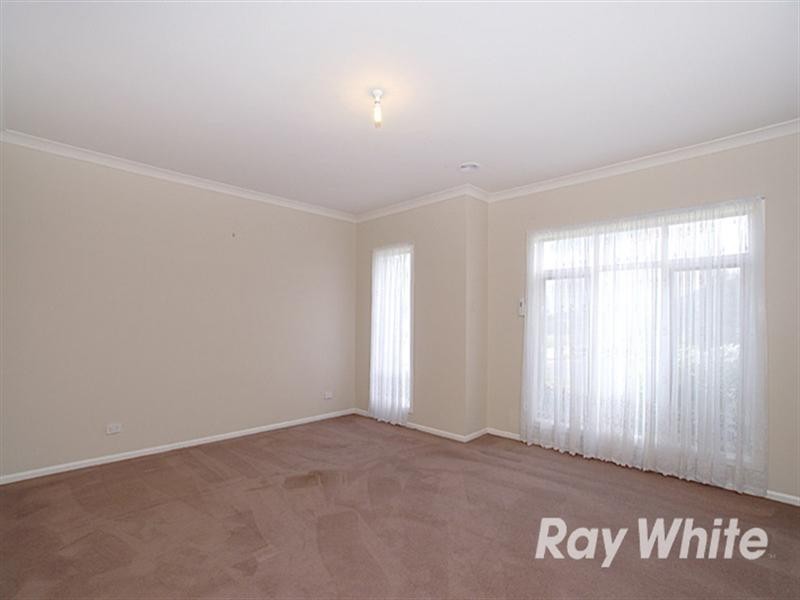 1 Maddock Drive, Cranbourne East VIC 3977