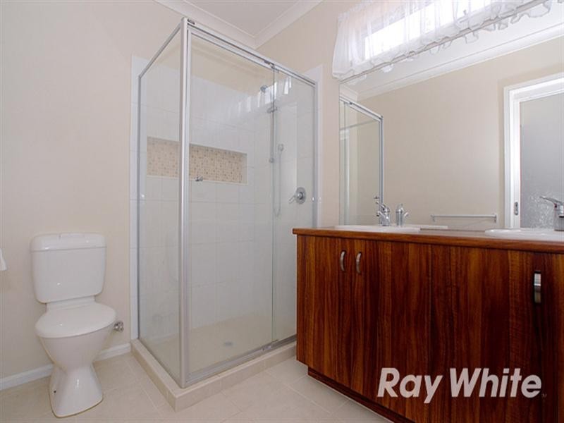 1 Maddock Drive, Cranbourne East VIC 3977