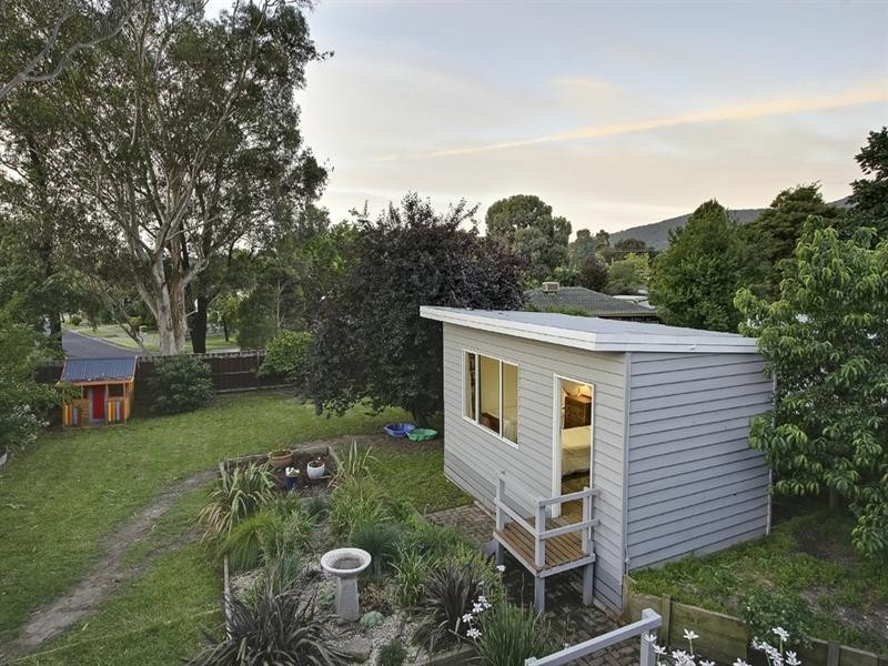 12 Blackwood Park Road, Ferntree Gully VIC 3156