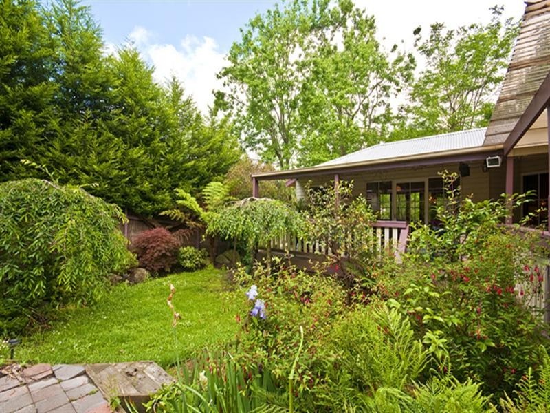 66 Mast Gully Road, Upwey VIC 3158