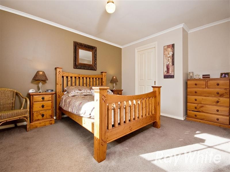 10 Woodview Place, Knoxfield VIC 3180