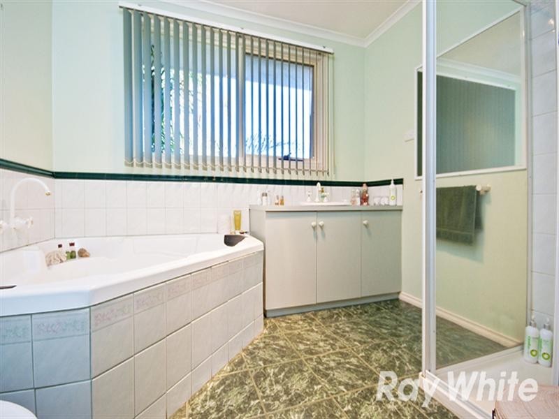 10 Woodview Place, Knoxfield VIC 3180