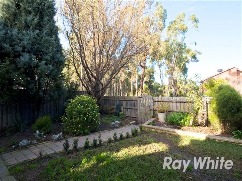 10 Woodview Place, Knoxfield VIC 3180