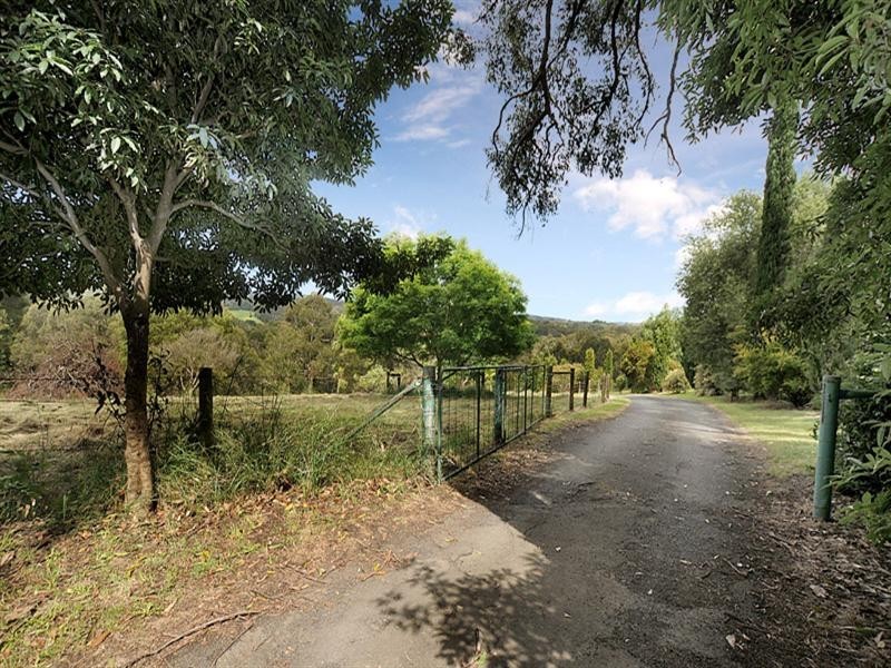 13 Aura Vale Road, Menzies Creek VIC 3159