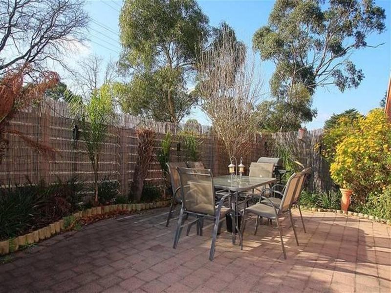 1/4 Bayview Avenue, Upwey VIC 3158